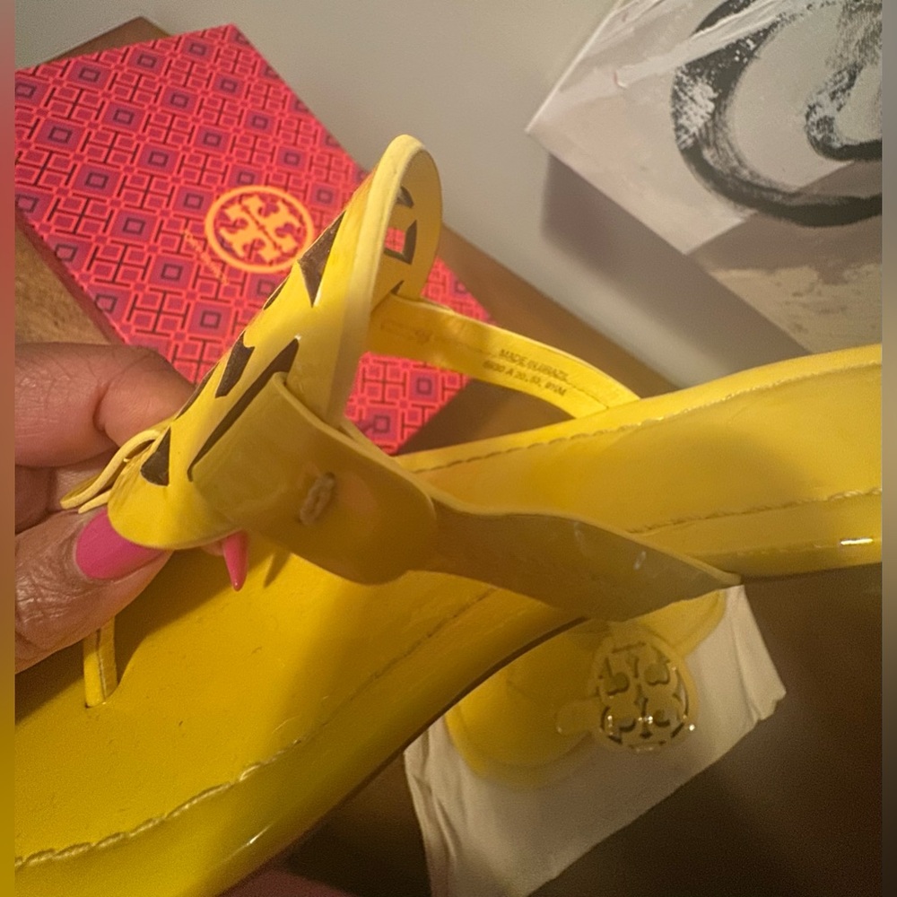 Tory Burch Yellow Leather Logo Thong Sandals - Picture 5 of 8